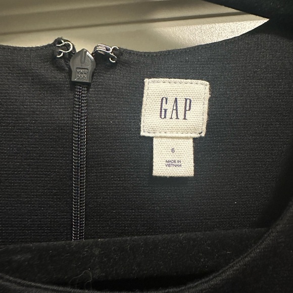 Gap Black and Metallic Pleated Midi Sleeveless Dress - Picture 4 of 6